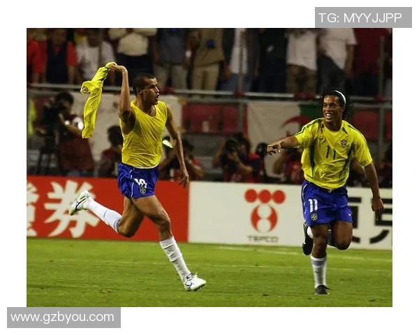 足球明星之子传出骨折消息引发广泛关注与热议 足球明星之子传出骨折消息引发广泛关注与热议